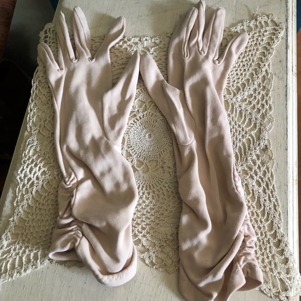 Vintage Nude Gloves